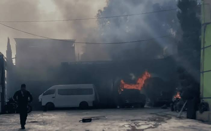 Explosión en gasera de Coacalco provoca daños en pipas y viviendas