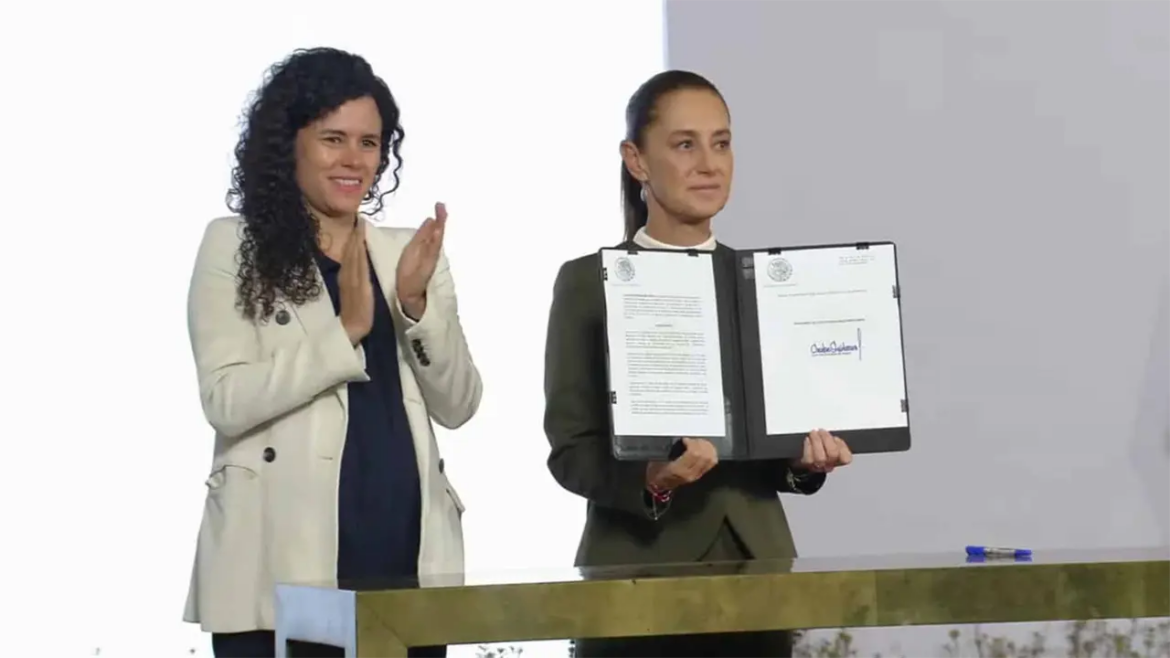 Sheinbaum firma decreto para proteger a menores en plataformas digitales