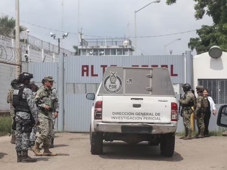 Trasladan a 49 reos de Sinaloa a penales de otros estados tras riñas