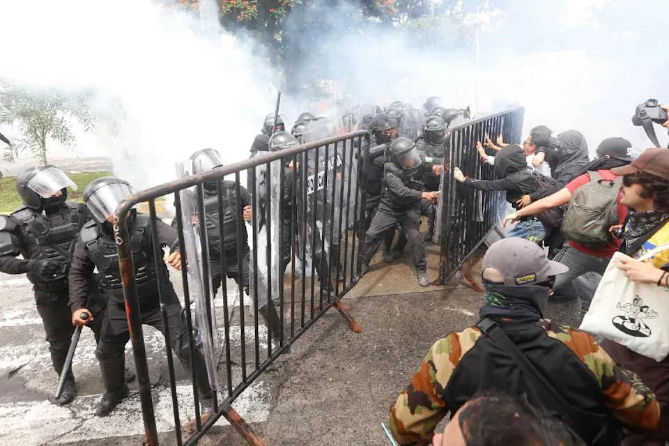 Se registran disturbios en Guadalajara durante marcha por el agua; reportan daños y detenciones