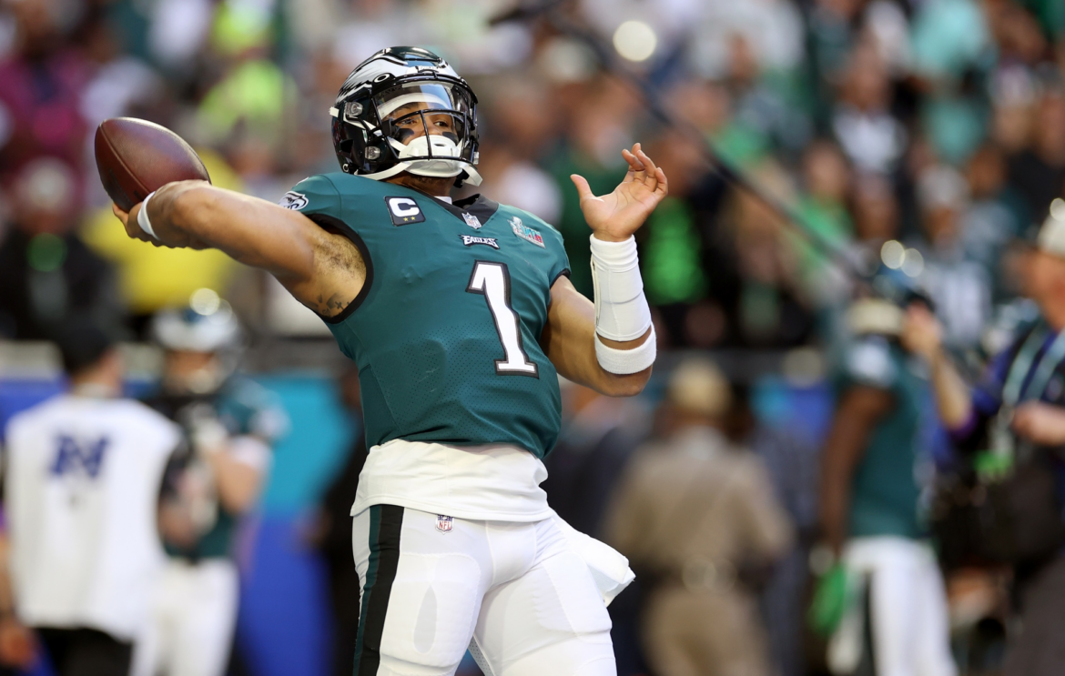 Jalen Hurts podría perderse la temporada de la NFL