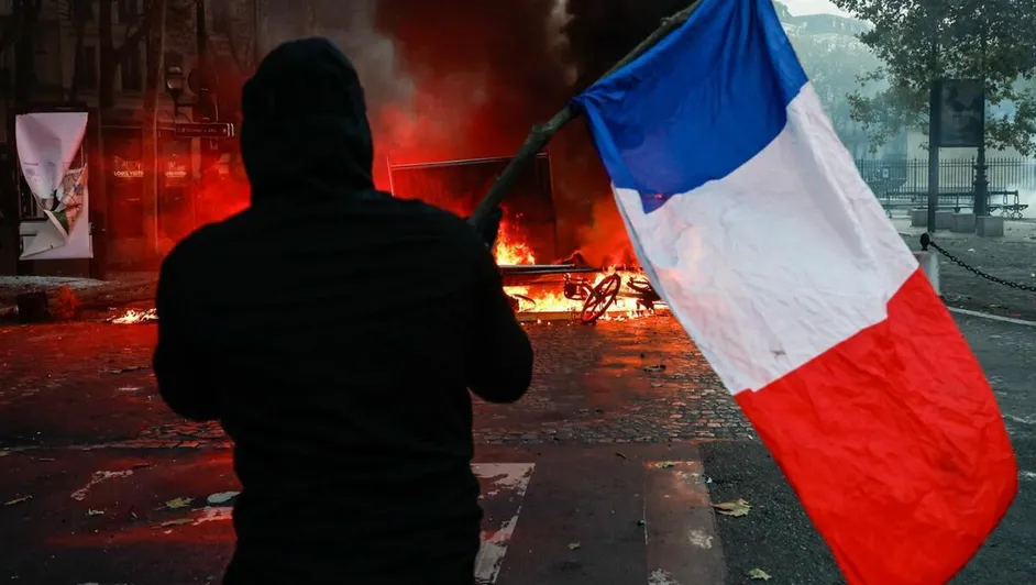 PSG y Barcelona jugarán pese a disturbios en Francia