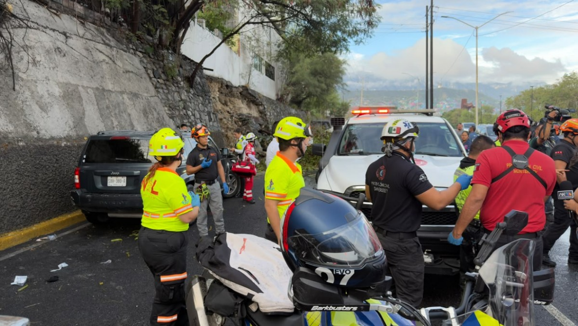 Atropellan a reportera y camarógrafo durante transmisión en vivo en Monterrey