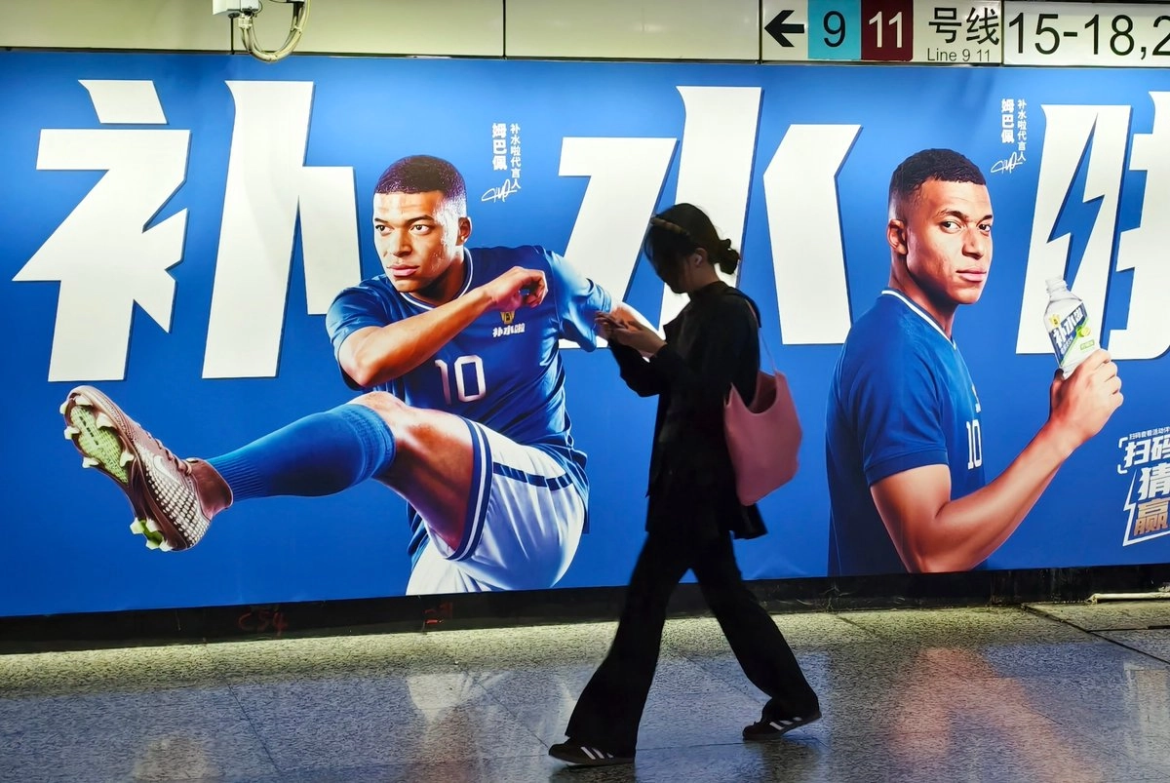 Mbappé se disculpa tras polémica por comentarios sobre Mao Zedong