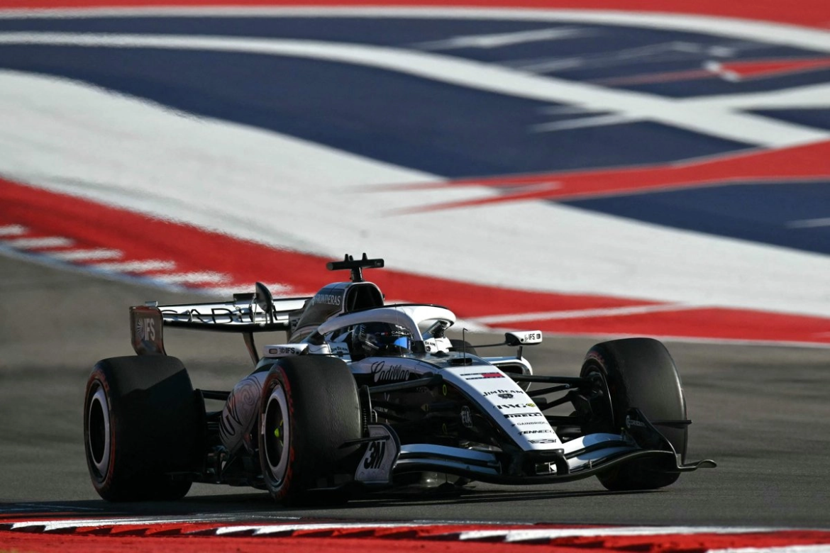 Checo Pérez regresa a México con Cadillac para el Gran Premio