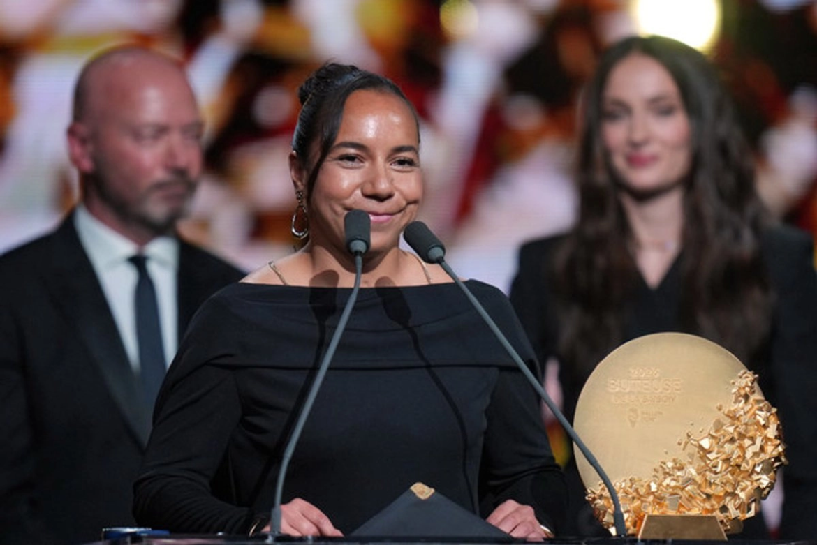 Charlyn Corral gana el premio a Delantera del Año 2026
