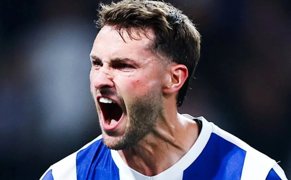 Gol de Santiago Giménez mete al Porto a semifinales