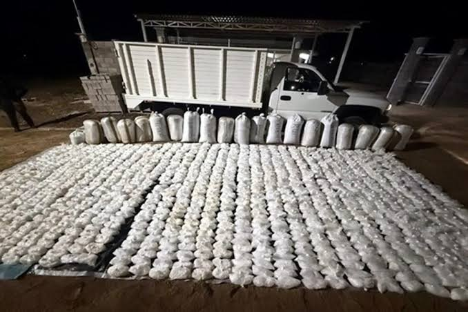 Aseguran 1.3 toneladas de metanfetamina en Culiacán
