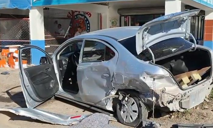 Protagonizan triple choque en la colonia Olivares