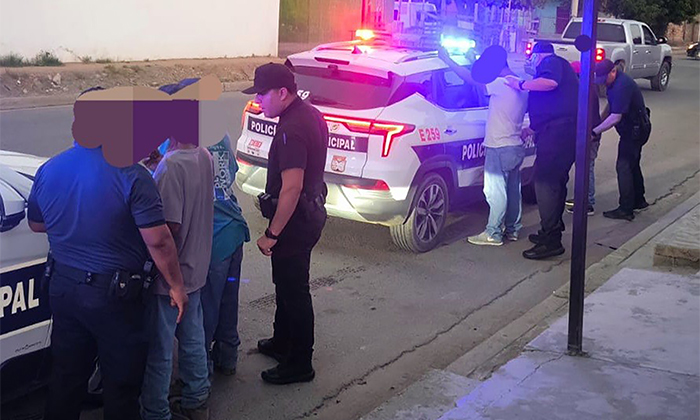 Arrestan a cinco sujetos por violentar sellos en edificio en la colonia San Benito