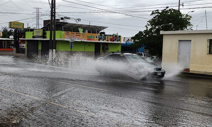 Pertinaz lluvia genera encharcamientos en la ciudad por segundo día
