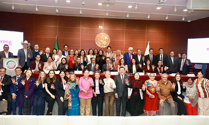 Se reúne Lorenia Valles con senadoras y senadores de Morena