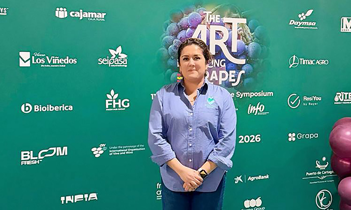 Docente de la UES participa en simposio en España sobre uva de mesa