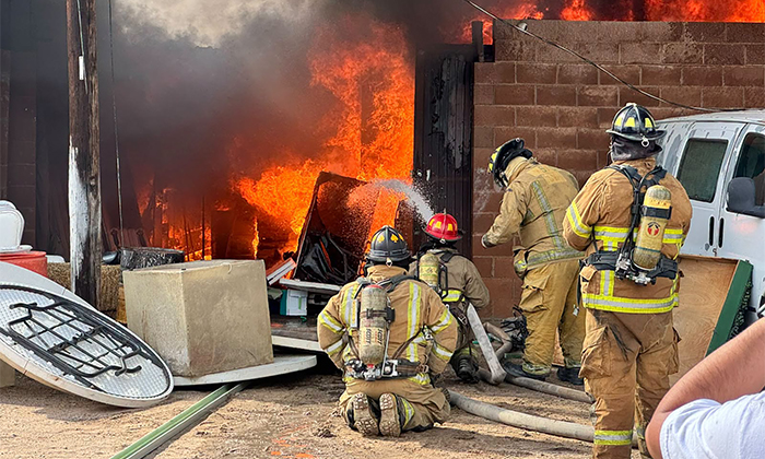 Arrasa incendio con comercio en San Luis Río Colorado