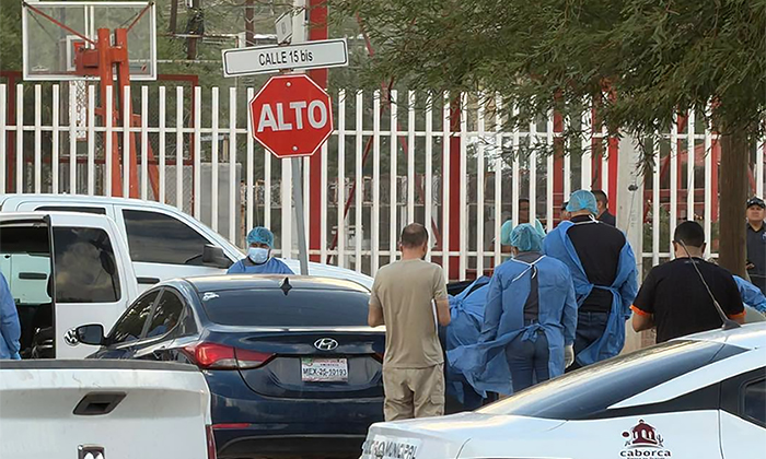 Hallan a mujer estrangulada en su automóvil en Caborca