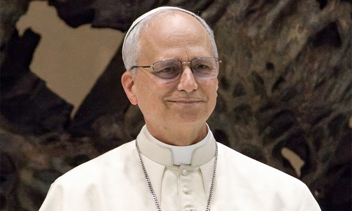 Retiran tumor canceroso al Papa