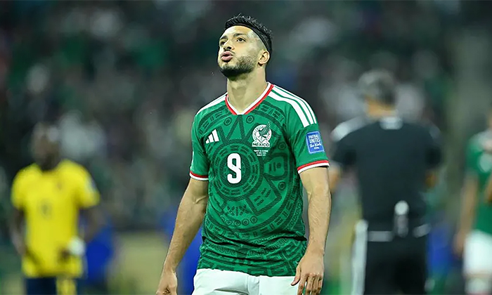Operarán a Raúl Jiménez y no jugará en el Tri tras lesión en ligamentos de rodilla