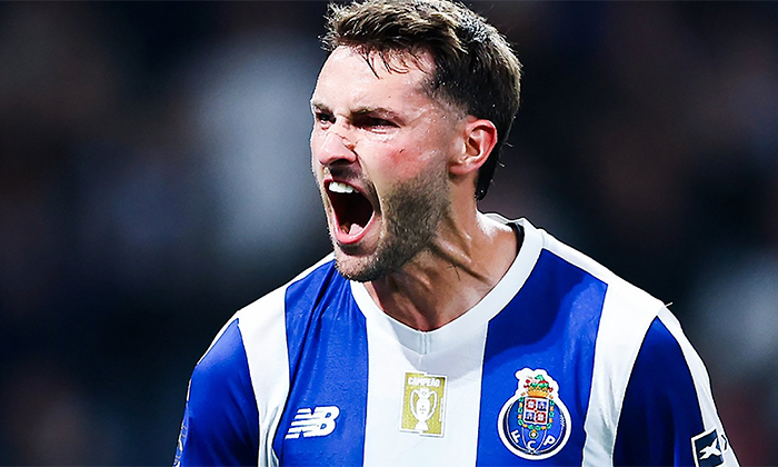 Santi Giménez da triunfo al Porto y van a semifinales en la Copa de Liga